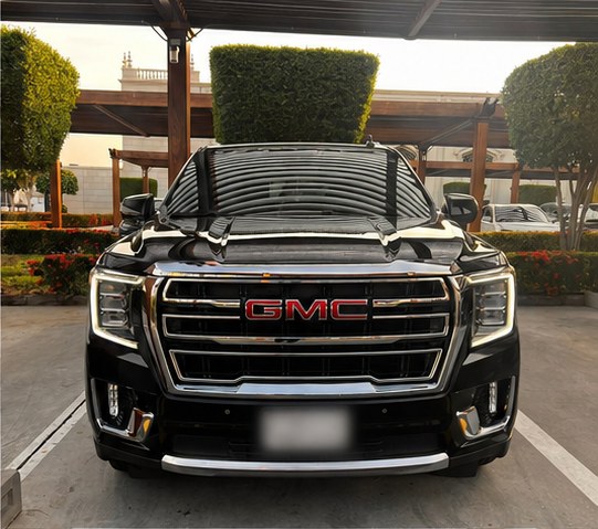 GMC luxury SUV for airport pickups in Jeddah and Makkah