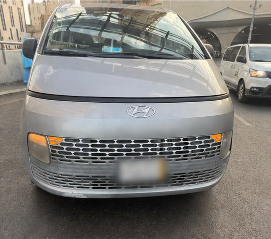 Hyundai Staria van, front view, for Madinah and Jeddah transfers